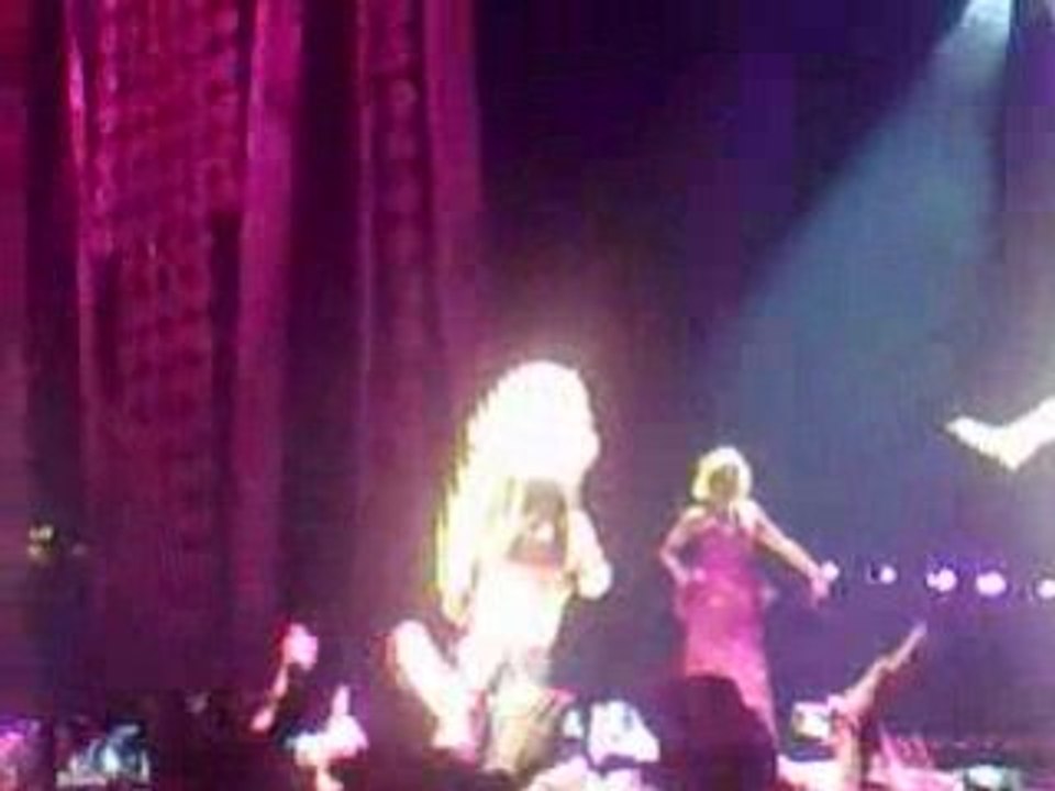 MADONNA "SHE'S NOT ME" - Stade de France 20/09/2008