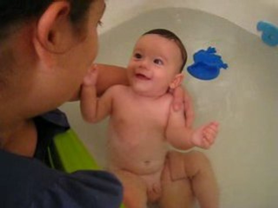 Ben laughing in the bathtub 2, 9-23-08