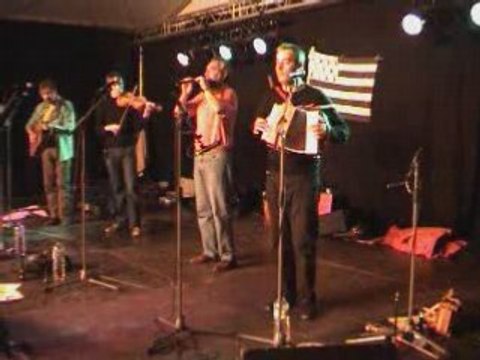 UNIVERS CELTE EN FEST NOZ (Kas ha bach)