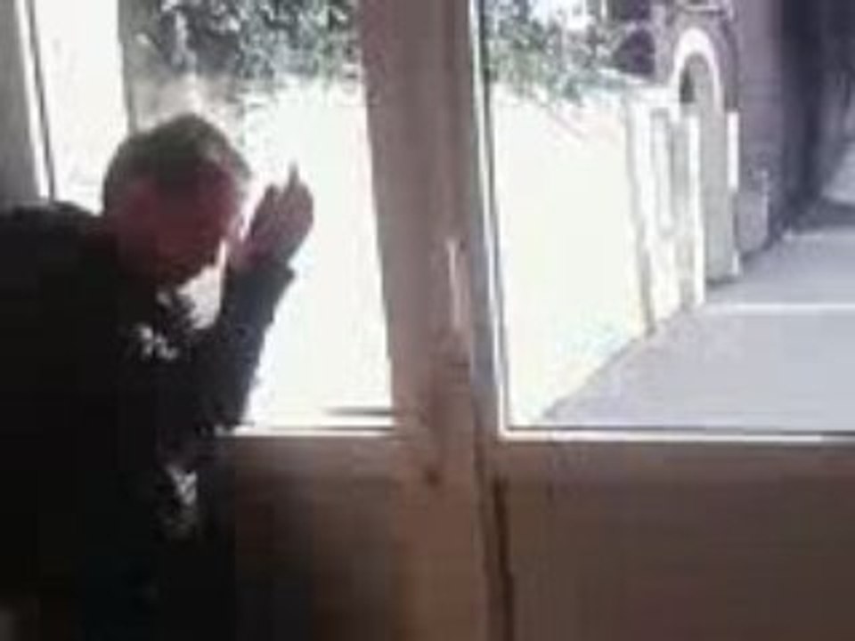 coco se pren  la porte mdrrr!!!