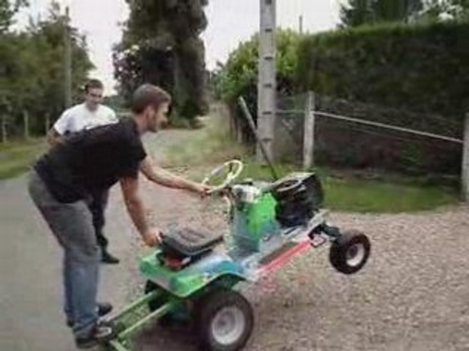 Wheeling solo en tracteur tondeuse