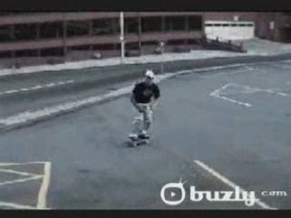 CHUTE en skate dans les couilles