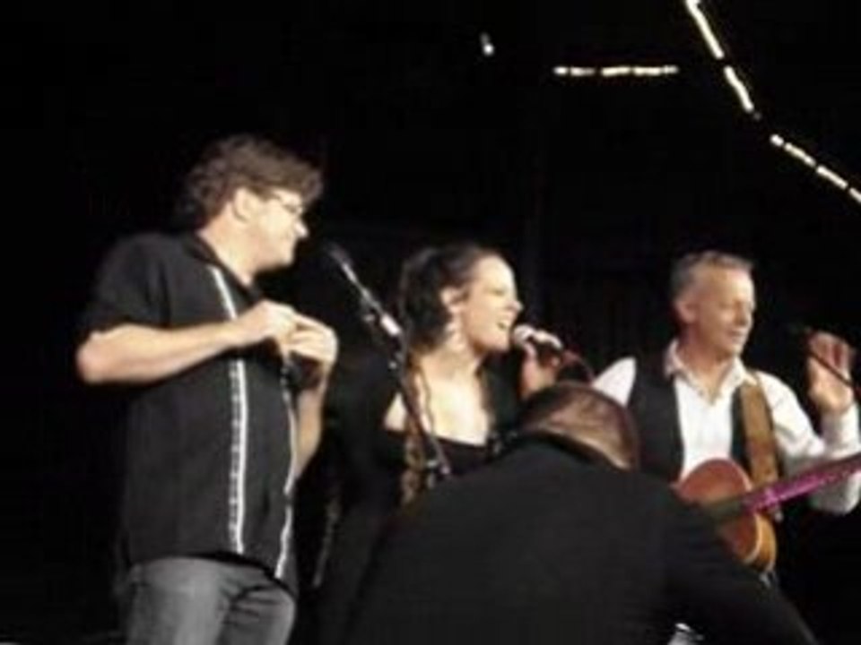 HOT CLUB OF NASHVILLE & TOMMY EMMANUEL & ANNIE Blue moon