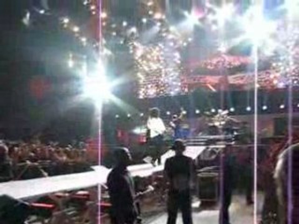 Queen & Paul Rodgers Paris Bercy 2008 - We Will Rock You end