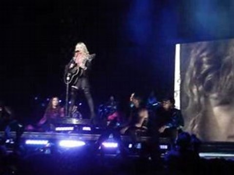 Madonna - Sticky & Sweet tour - Spanish lesson - Paris