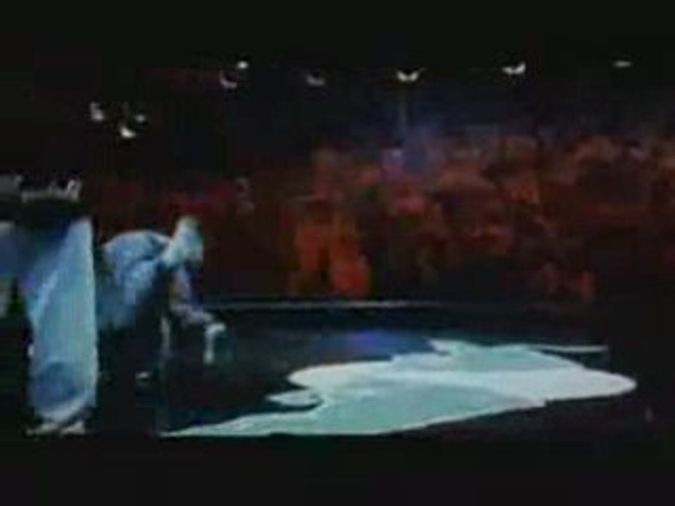 Spee-D_vs_Dark_Marc_-_Red_Bull_BC_One_2007_-_DVD_Quality