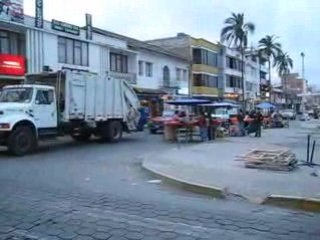 ramassage des poubelles à Otavalo