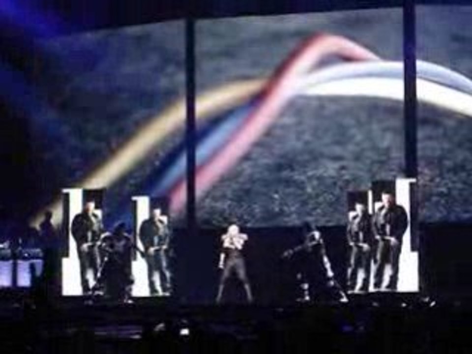 Madonna - Sticky & Sweet tour - 4 minutes - Paris