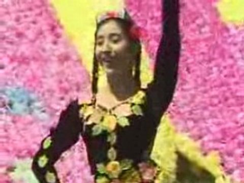 danse ouïgour. asie centrale chine