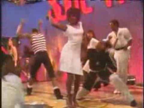 THE SOULTRAIN DANCERS ON SKYY