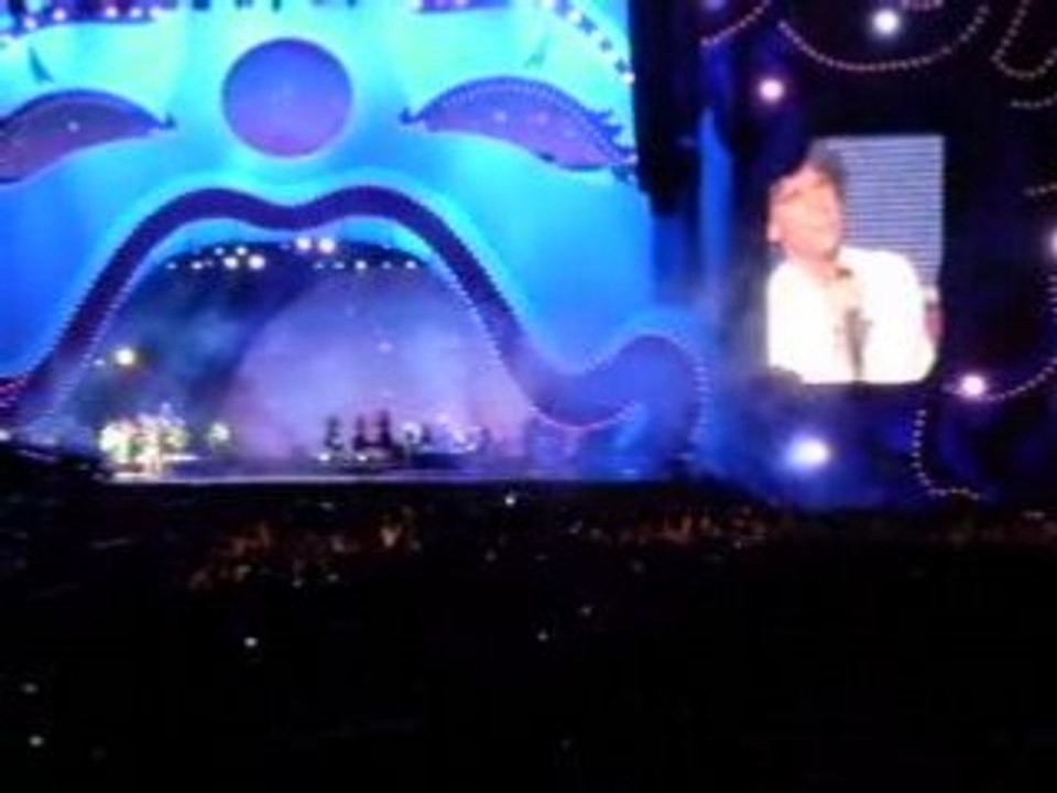 Happy Ending - Mika live @ Parc des Princes Stadium, Paris.