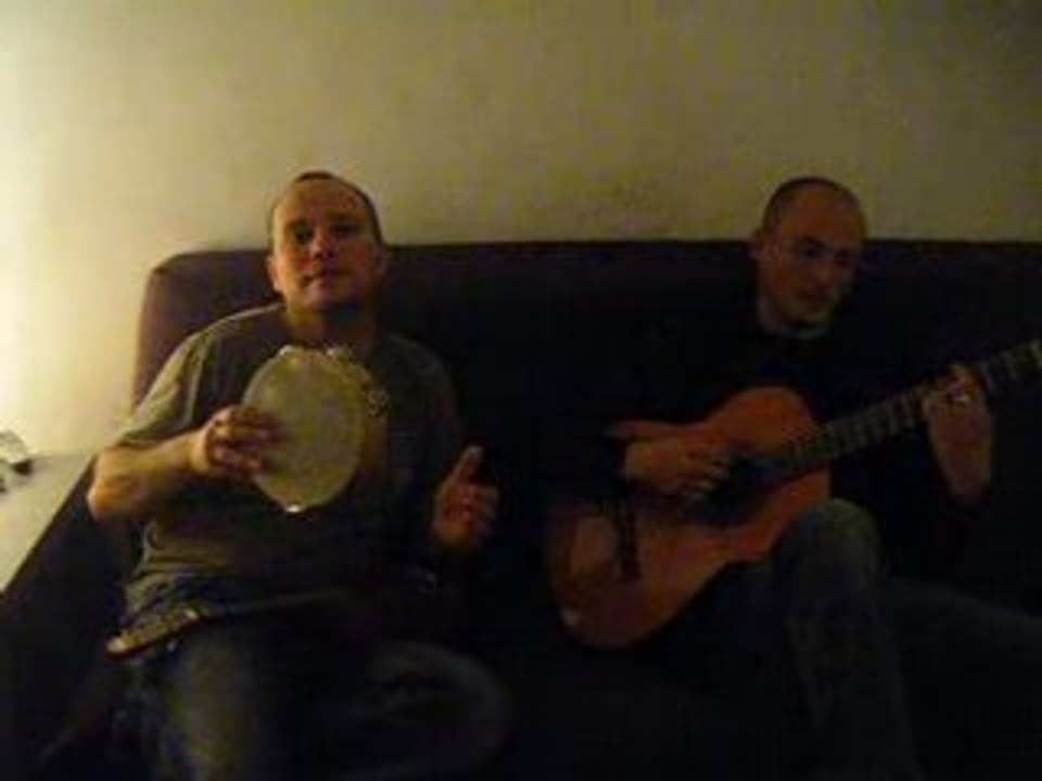 MAXOU A LA GUITARE ET FRED EN APPRENTISSAGE !!!!