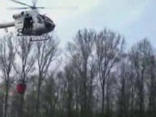 Bosbrandoefening met helikopters