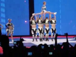 Kylie Minogue - Heartbeat - Paris 2008