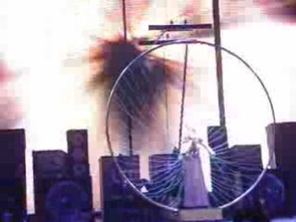 Kylie Minogue - Speakerphone - Paris 2008