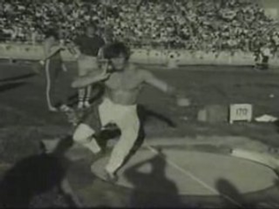 Athlé lancer poids Brian Oldfield entrainement no shirt