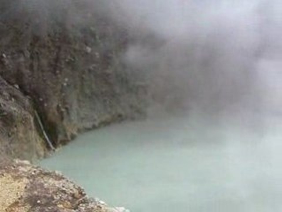 Le Boiling Lake