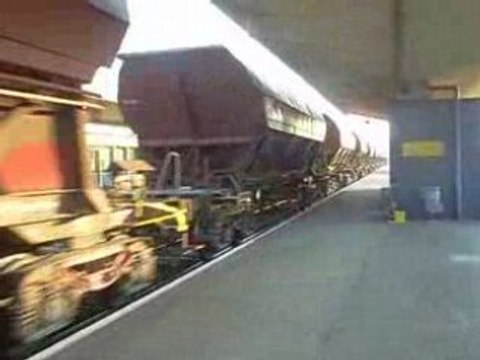 bb 61023 fret avec des wagons trémies