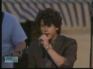 JONAS BROTHERS BURNIN'UP LIVE ON ELLEN DEGENERES