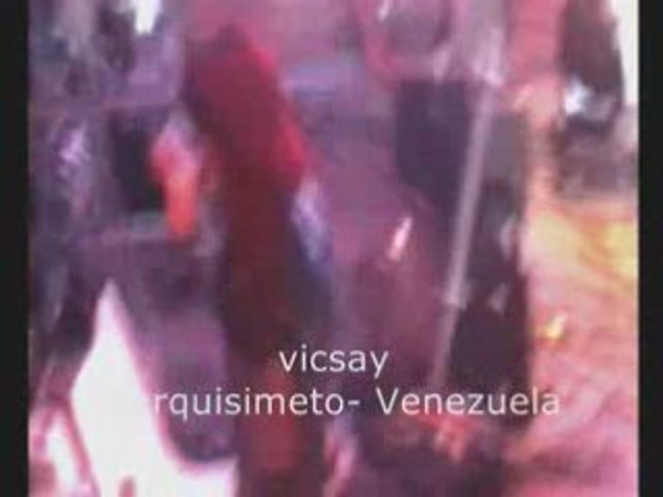 Dulcee maria bailando atras del ecsenario en barquisimeto