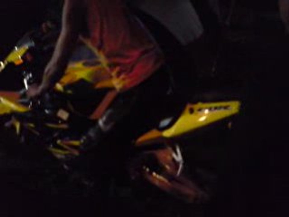 regis se casse la gueule en moto