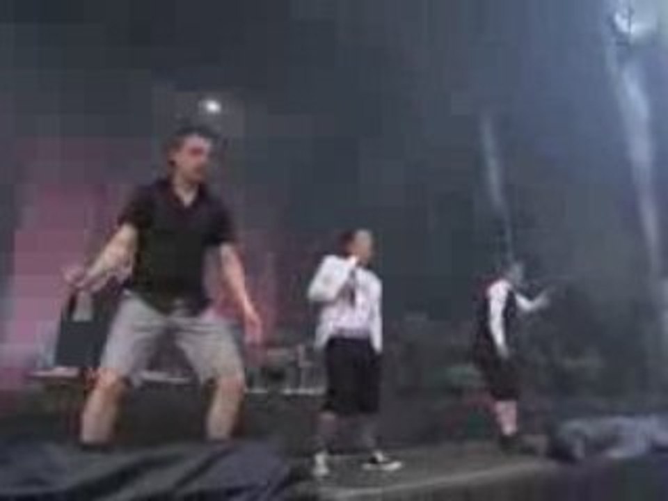 Fettes Brot - Erdbeben  (Live @ Rock Am Ring 2008)