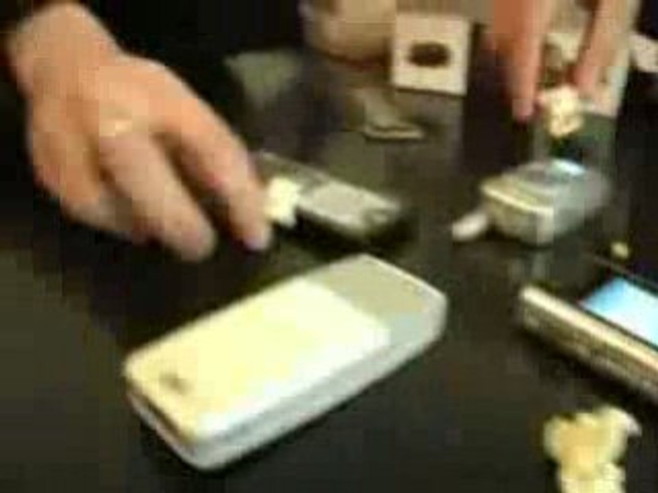 - Pop Corn + telephone portable= micro ondes x)