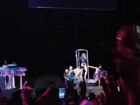 Madonna - Confessions tour - Hung up 2 - Paris 2006