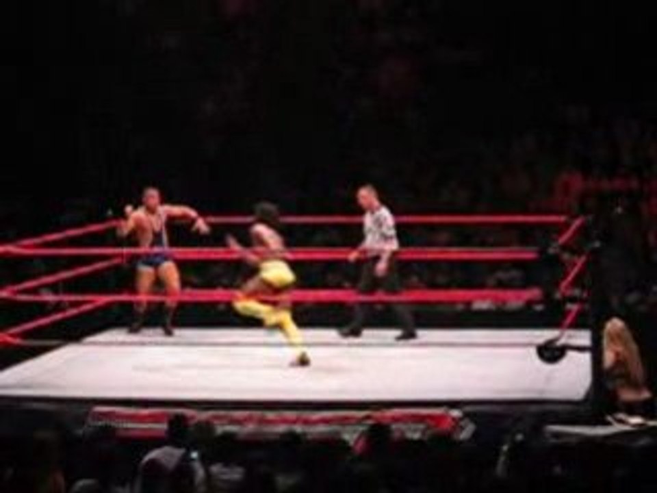 Kofi Kingston RAW bercy 2008