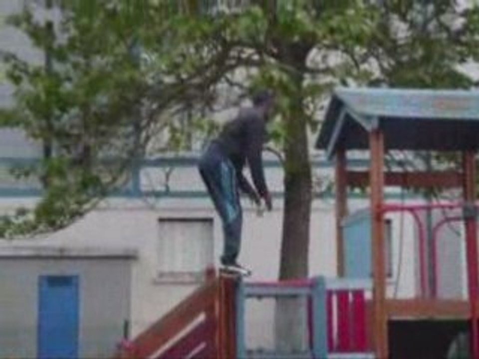 GISMO DE FLAM EN MODE SALTO ARRIERE