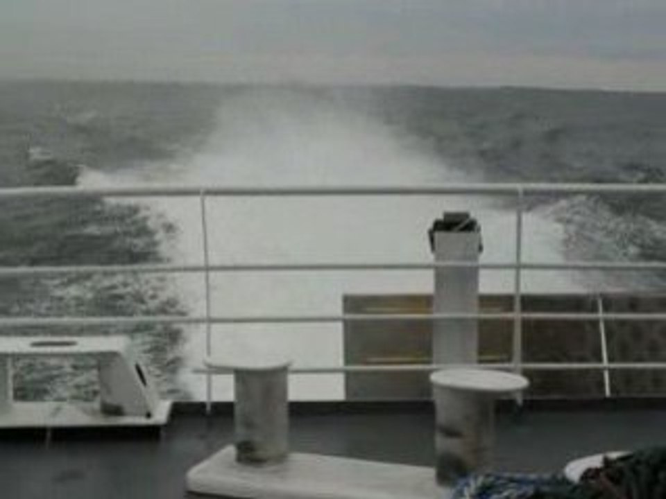 Superseacat  backside waves