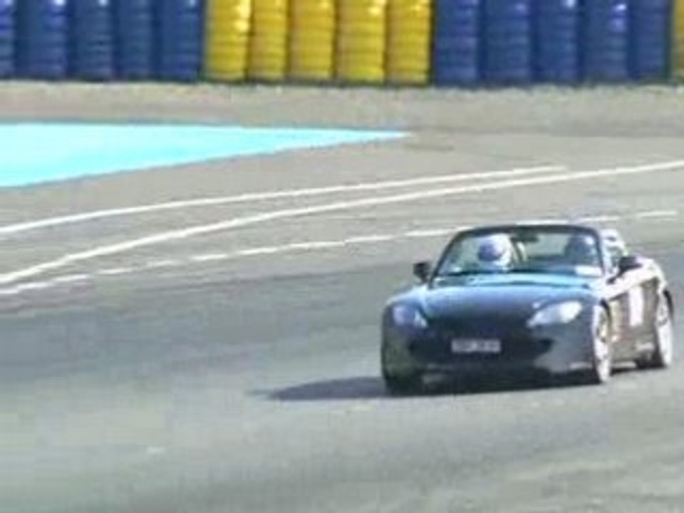 S2000 a l'attack dans le dunlop