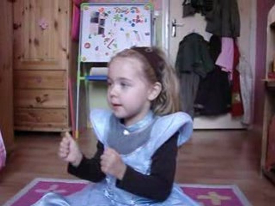 HANAE UN PETIT POUCE QUI BOUGE