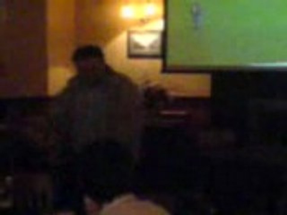 Playmobil qui danse tout seul au pub