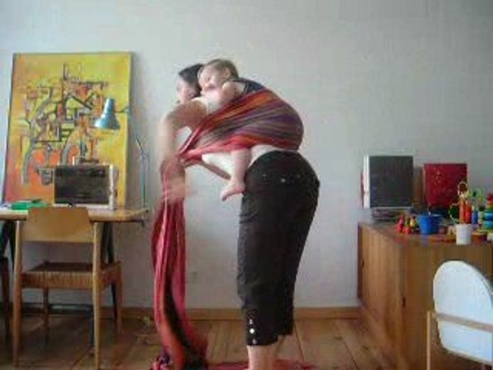 portage sur le dos en écharpe