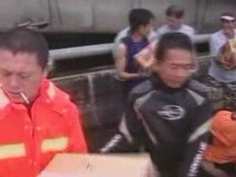 Typhoon Jangmi heads towards China