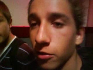 On offre des fleurs en Anglais