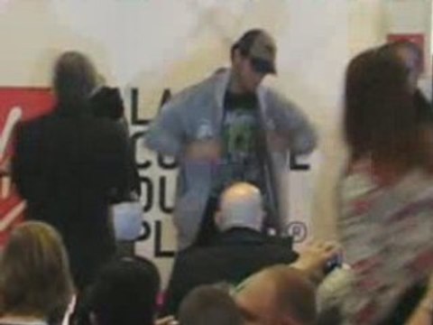 Dédicace au Virgin Megastore de Cm Punk et Kelly Kelly