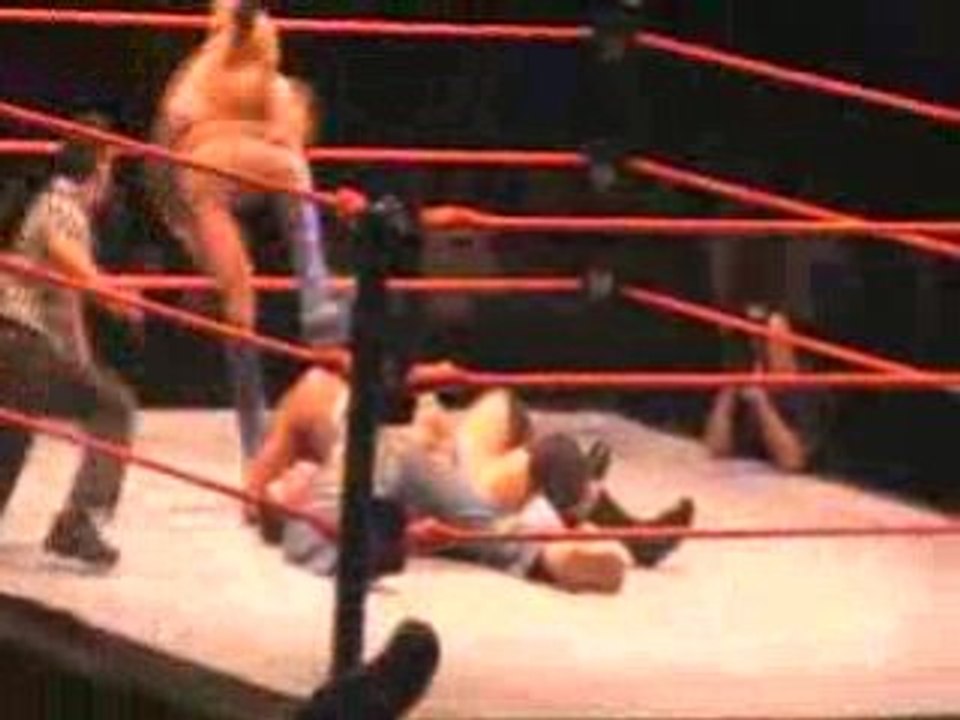 WWE RAW live tour Paris Bercy Fin match Priceless cryme time