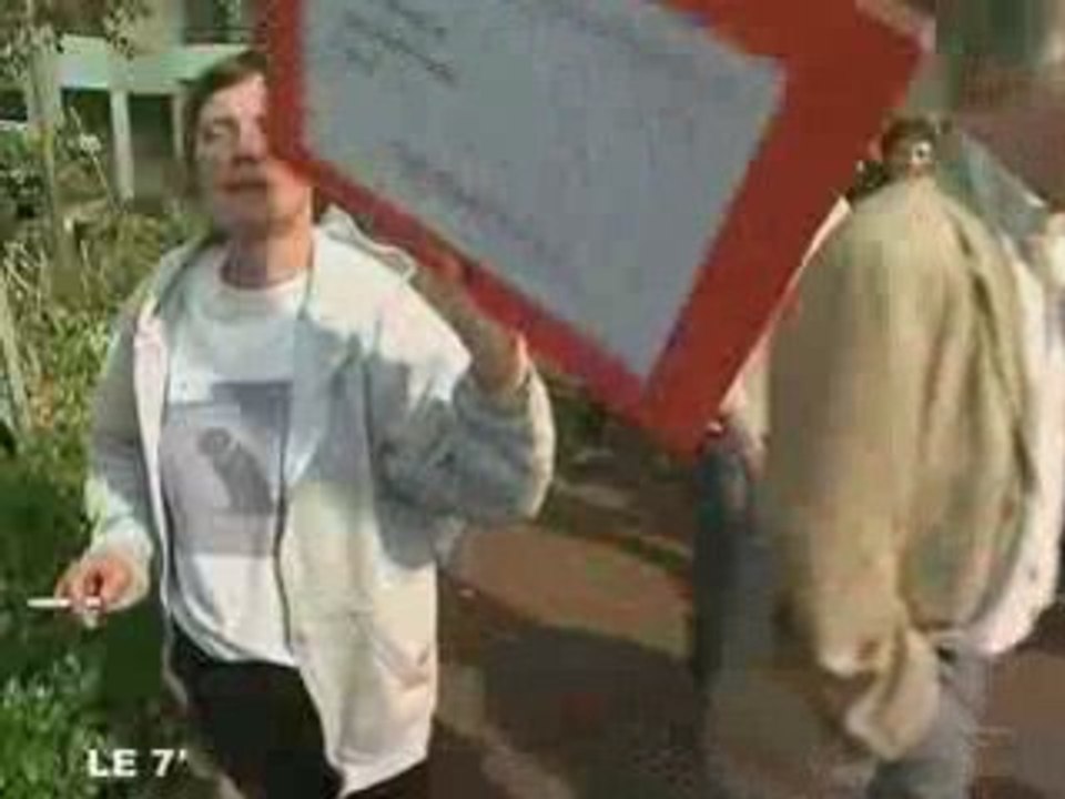 Angers : Les employés de la CPAM dans la rue !