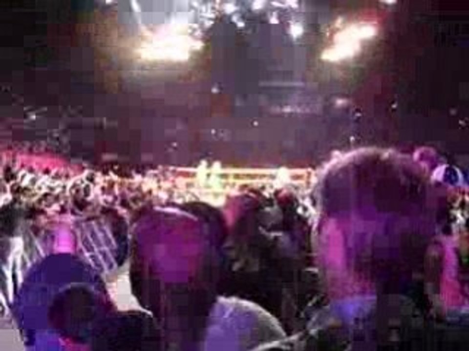 Entrée de Candice michelle (raw paris 27.09.08)