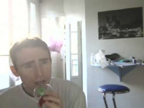 Wiwi égratigne Bravo Monsieur le monde