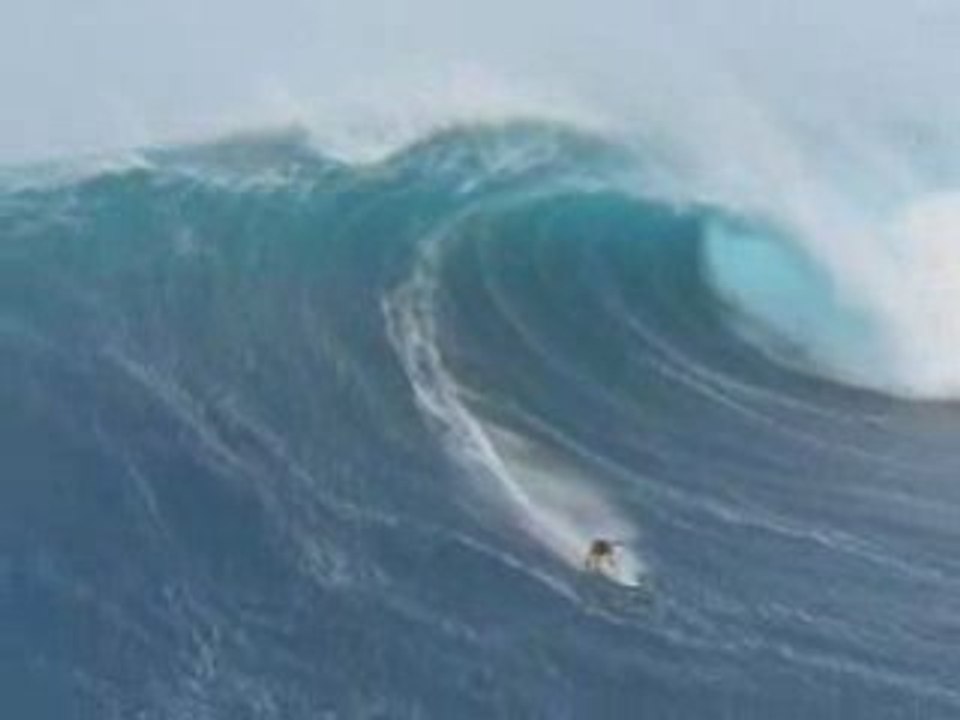 SURFER SUR UNE SUPER VAGUE