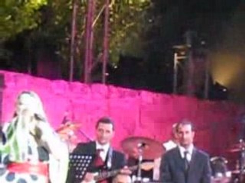 Amina Fakhet Ma n7ebesh (howa fine howa meen) Carthage 2008