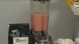 2-Minute Treats: Strawberry Peaches & Cream Chia Smoothie