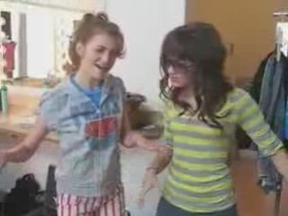 ALYSON ET DEMI -NICK JONAS DANCE