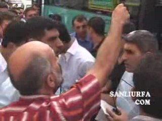 Kavga polis halkotobusculeri www.sanliurfa.com