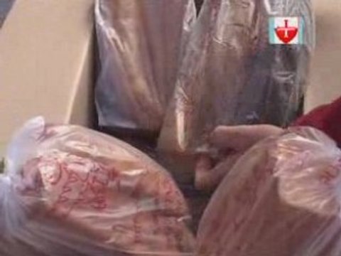 Ducasse d'Estaires 2008 distribution de pain gâteau