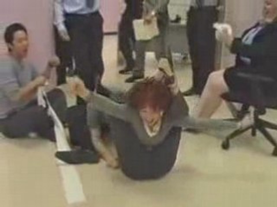 Zabawy w biurze http://www.clipmix.pl/