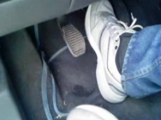 freinage normal d'une opel corsa D ?